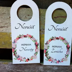 Príprava ženícha a nevesty, vešiaky a visačky